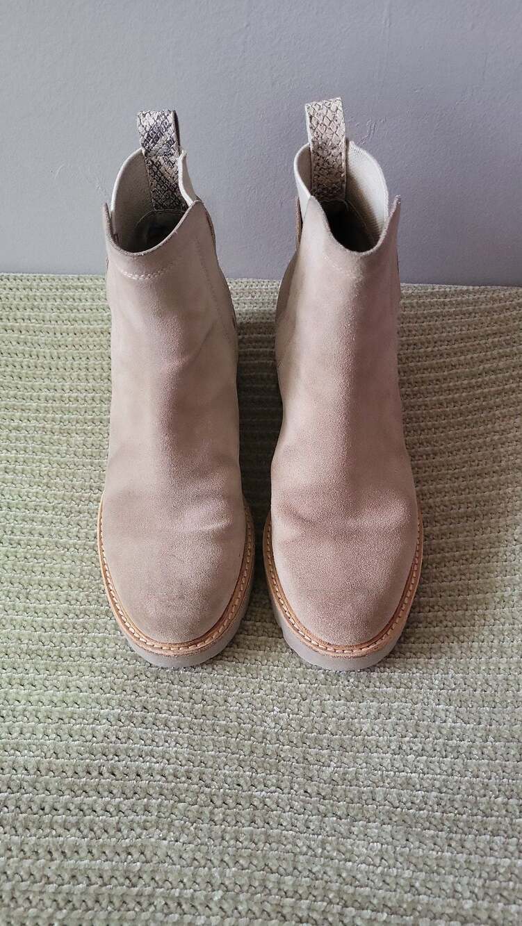 Cool-Girl Dolce Vita Huen Suede Platform Chelsea Boot - Picture 2 of 11